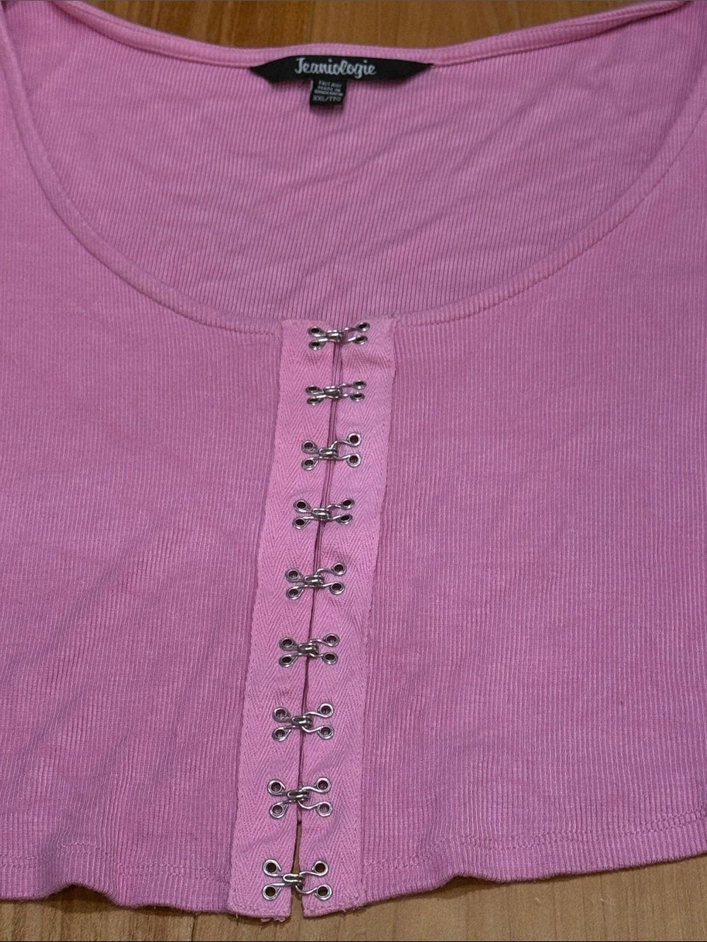 Pink Hook-and-Eye Ribbed Crop Top - Picture 2 of 3